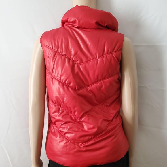 Old Navy Women’s Red Quilted Frost-Free Sleeveless Winter Puffer Vest Red Small - Picture 5 of 16